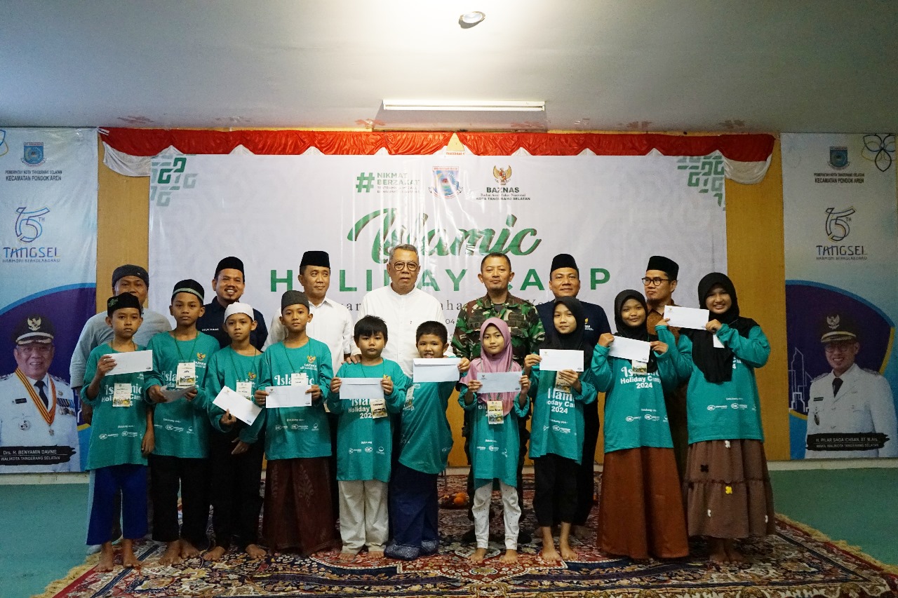 Wali Kota Tangerang Selatan Menutup Islamic Holiday Camp ke-III sekaligus Memberikan Santunan Yatim se-Kecamatan Pondok Aren