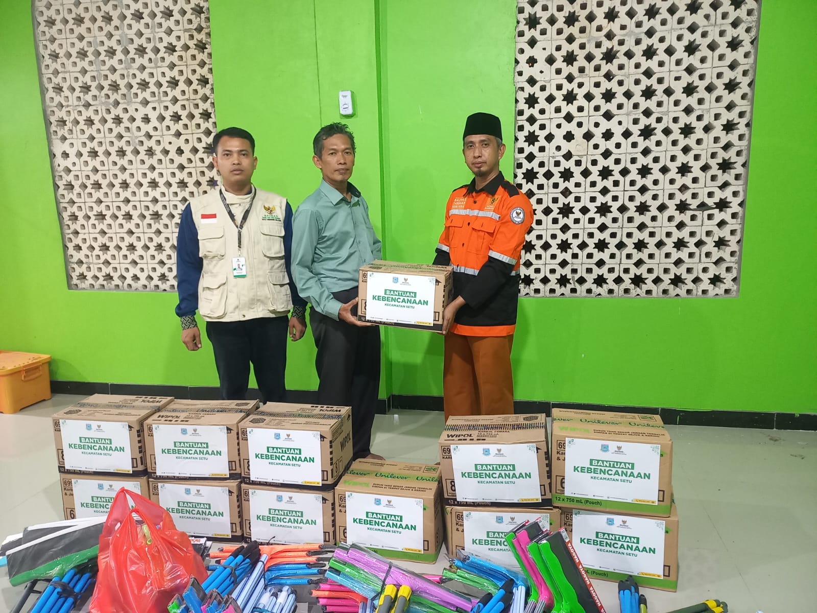 Cepat Tanggap, Baznas Tangsel Kirim Bantuan Bencana Banjir ke Warga Perumahan Pesona Setu